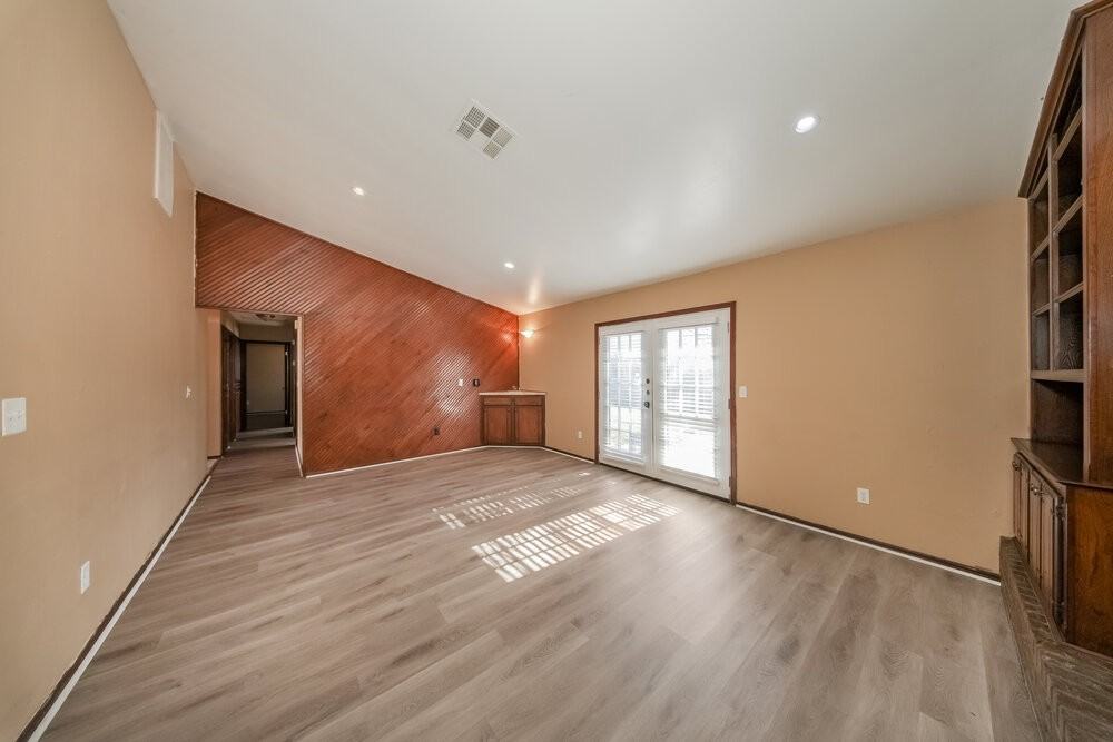 808 Waterview Rd - Photo 5 of 16