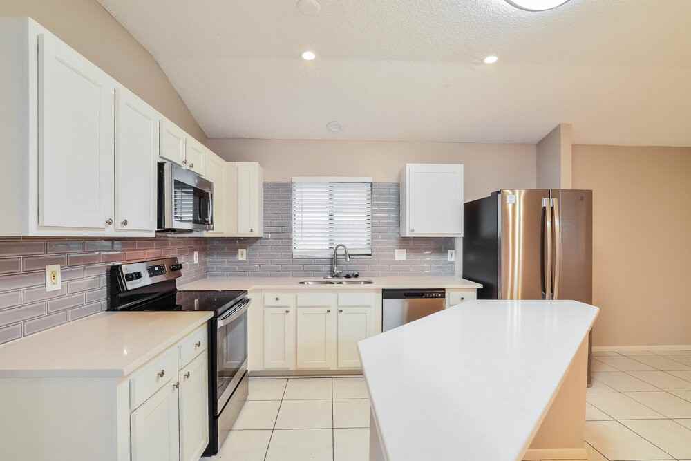 586 S Sundance Dr - Photo 6 of 16