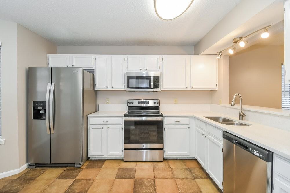 1653 Spring Oaks Ln - Photo 6 of 16