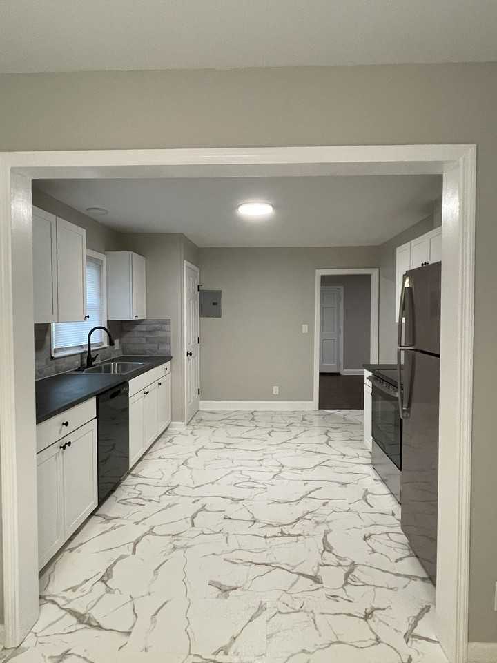 909 Sandalwood Dr #NA - Photo 2 of 28