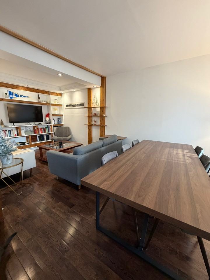 2358 Rue Sheppard - Photo 2 of 11