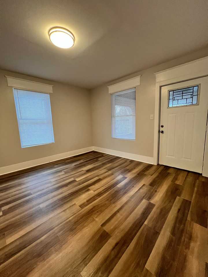 1106 Chapman Ave Sw #D - Photo 2 of 14