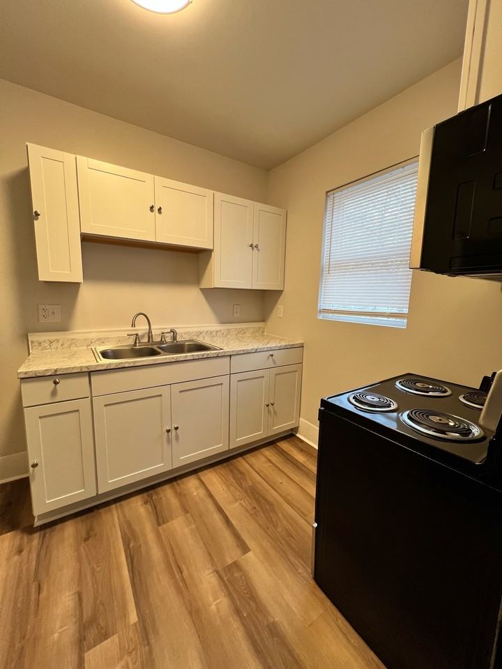 1106 Chapman Ave Sw #D - Photo 7 of 14