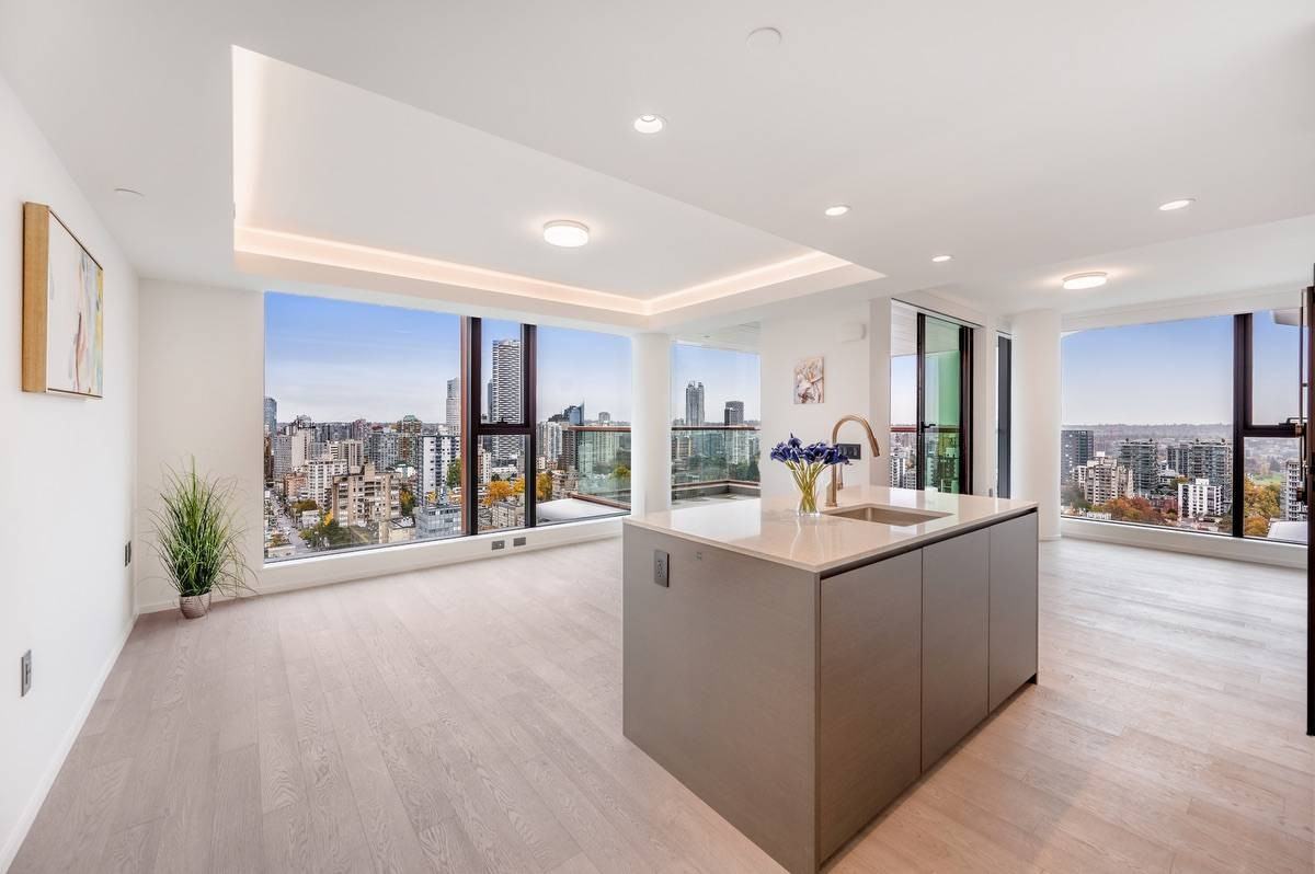 1408 Robson Street #3104 - Photo 3 of 12