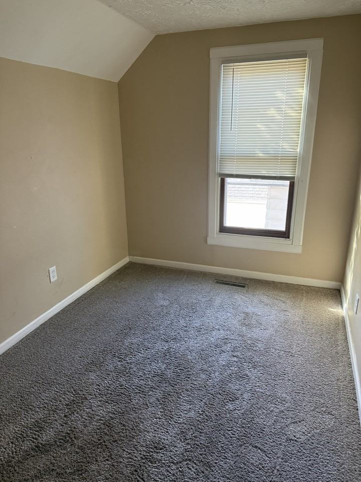 203 S Covell Ave #1 - Photo 5 of 11