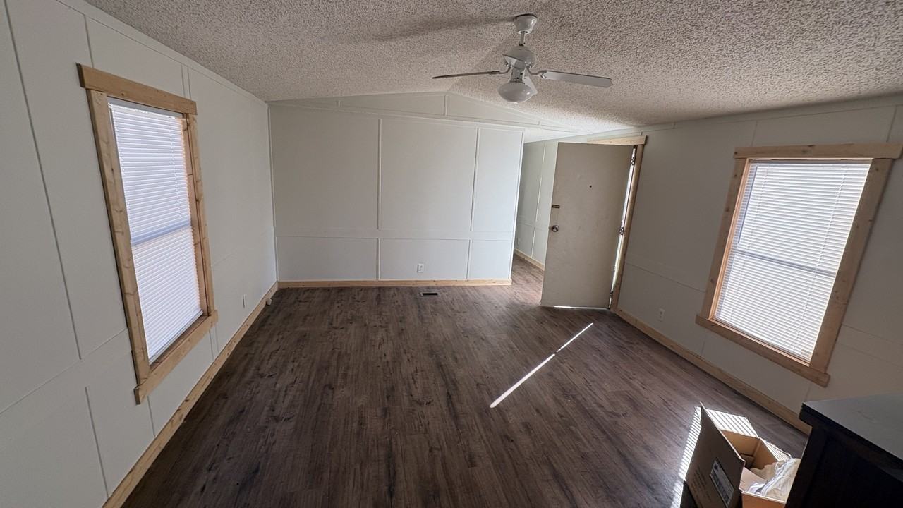 110 Mary Ln - Photo 2 of 10