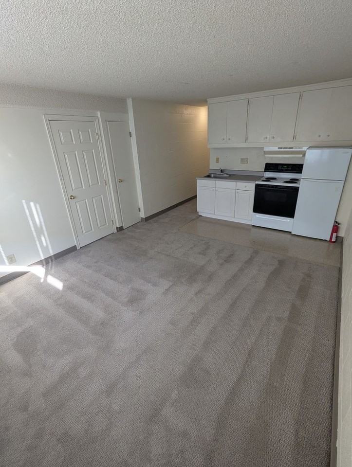 Campus Apartments - Photo 5 of 11