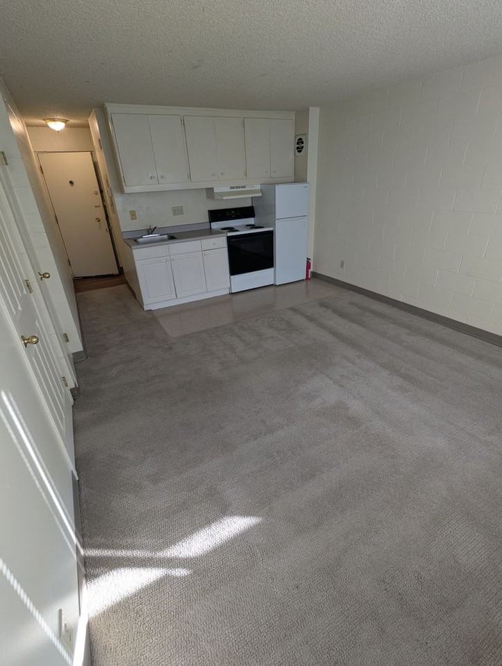 Campus Apartments - Photo 6 of 11