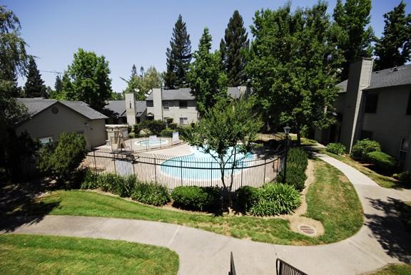 9145 Newhall Dr - Photo 4 of 15