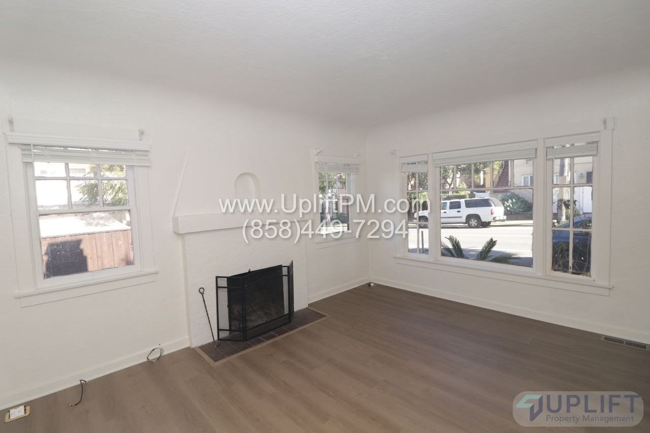 1730 Sunset Cliffs Blvd - Photo 4 of 12