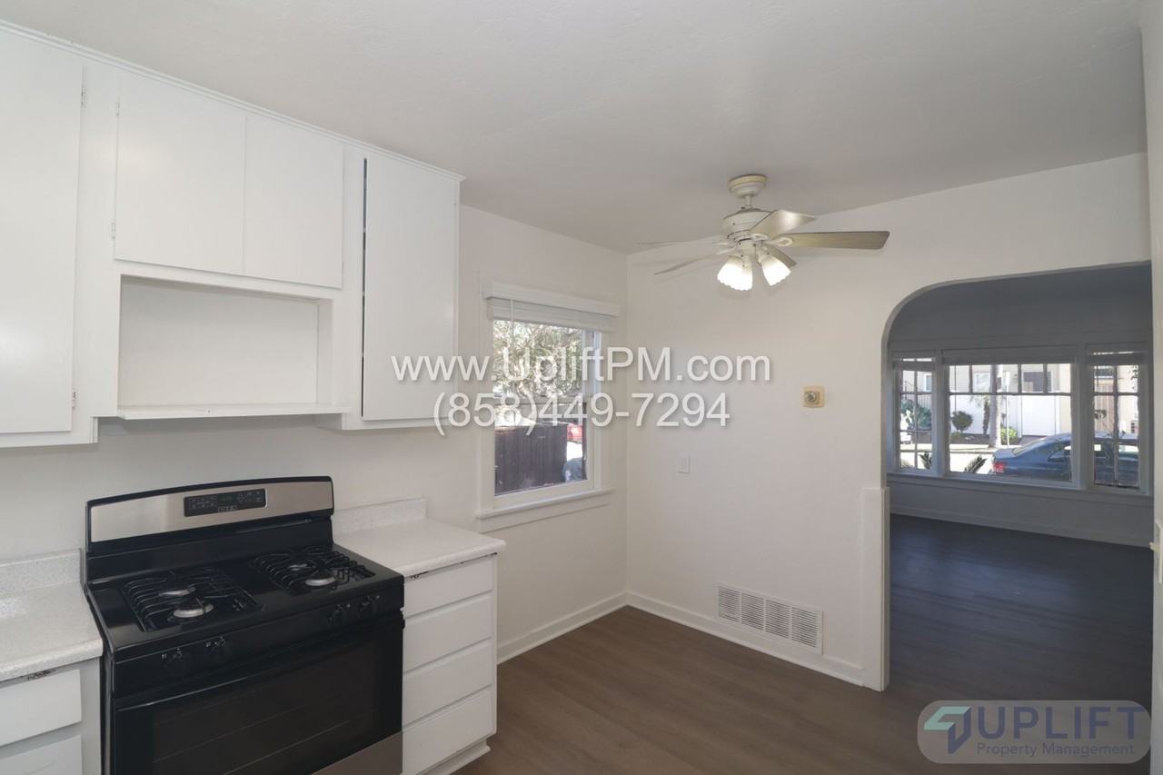 1730 Sunset Cliffs Blvd - Photo 5 of 12