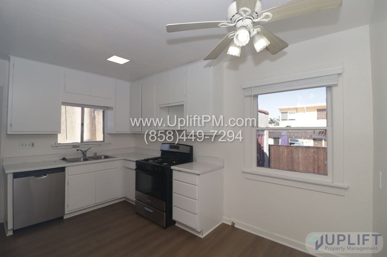 1730 Sunset Cliffs Blvd - Photo 7 of 12