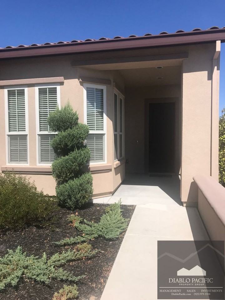 1641 Chianti Ln - Photo 3 of 39