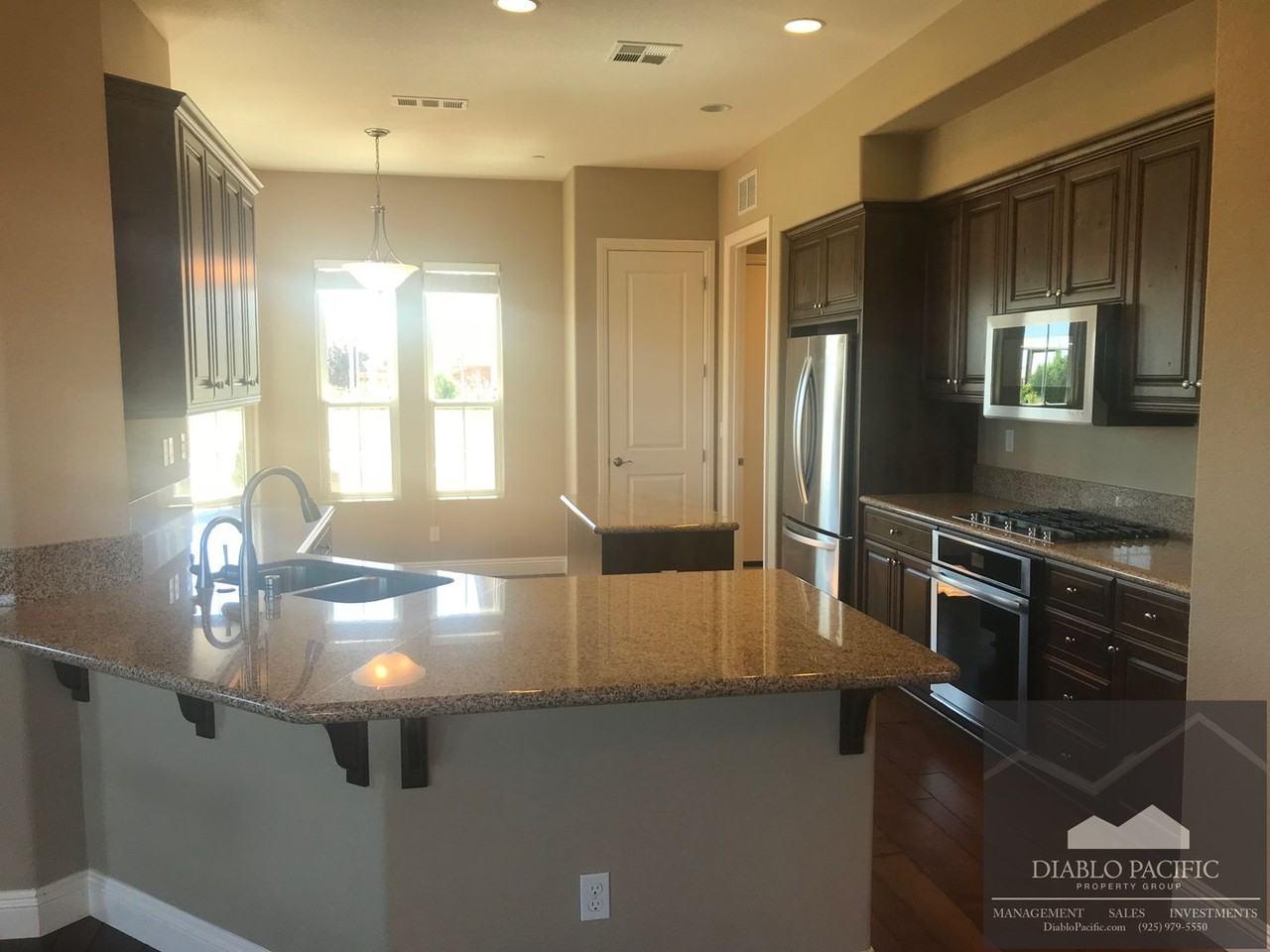 1641 Chianti Ln - Photo 4 of 39