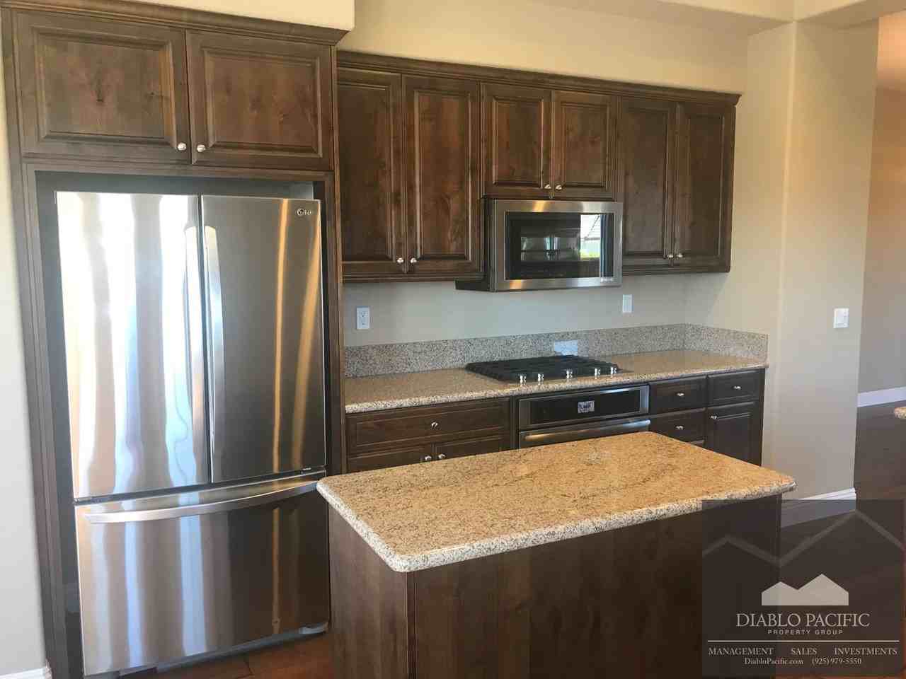 1641 Chianti Ln - Photo 6 of 39