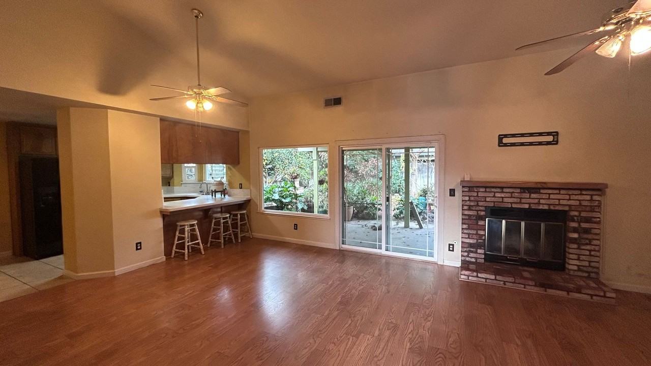 4609 Wessex Ln - Photo 3 of 19