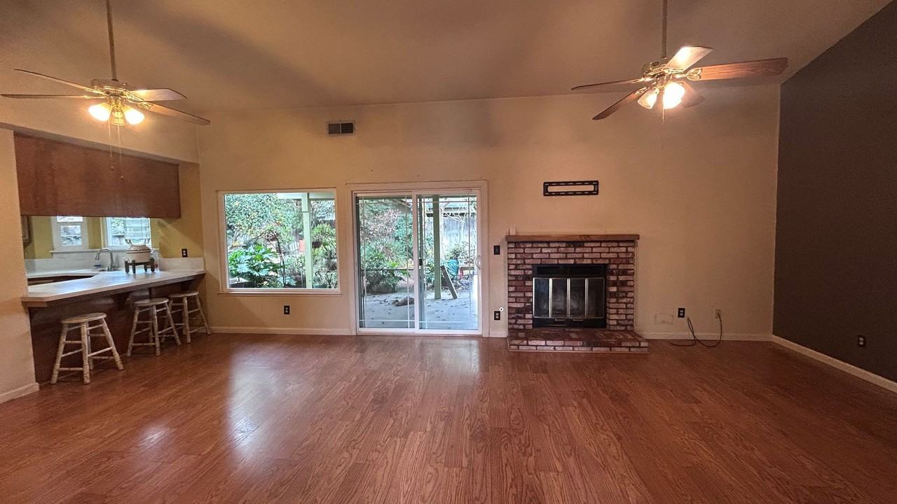 4609 Wessex Ln - Photo 4 of 19