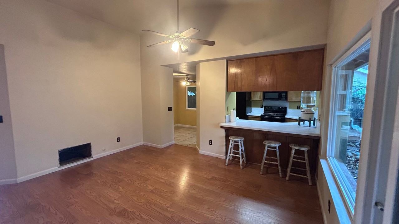 4609 Wessex Ln - Photo 5 of 19