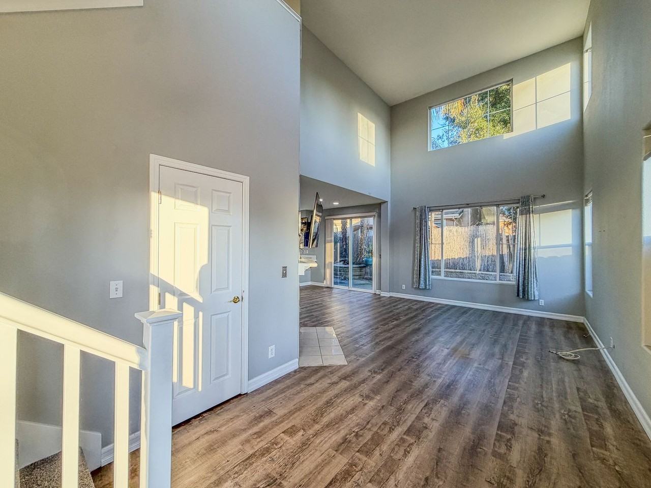 201 Ronan Ave - Photo 5 of 24