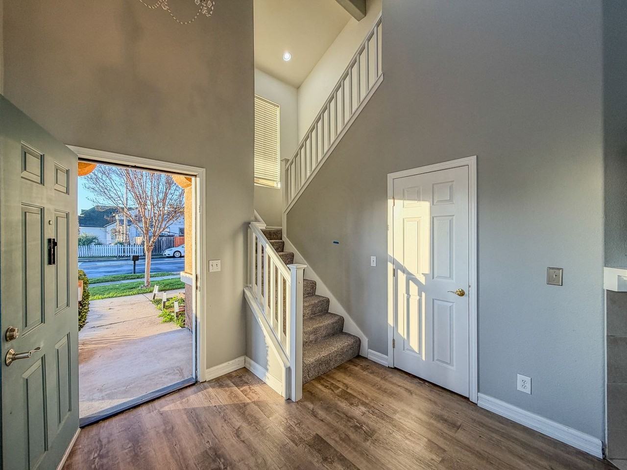 201 Ronan Ave - Photo 6 of 24