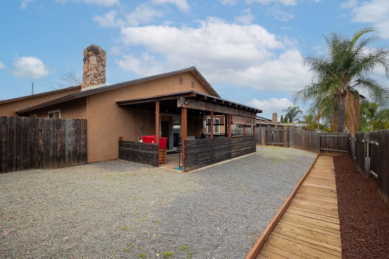 1286 Bates Ln - Photo 2 of 16