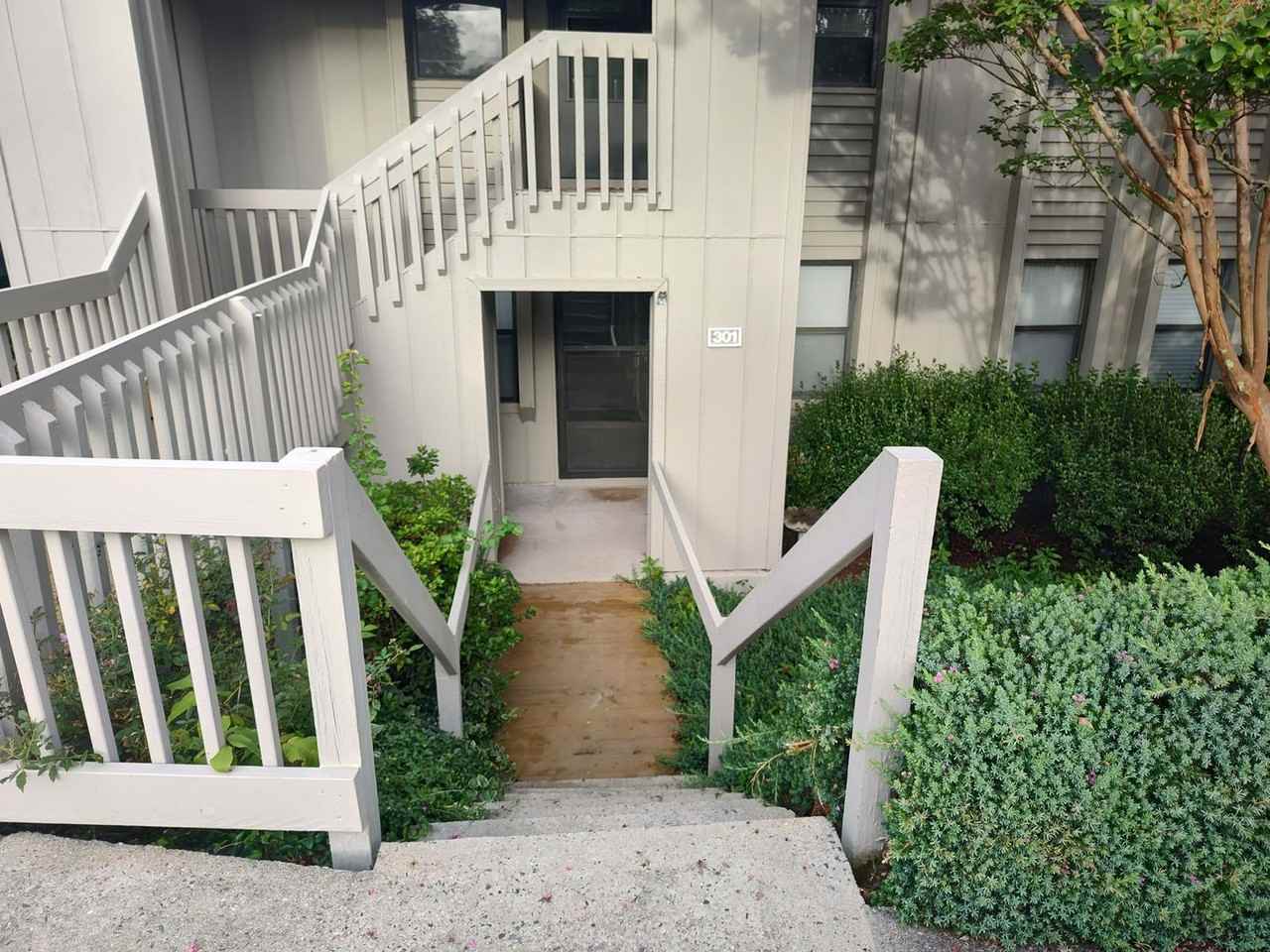 301 Abbey Cir - Photo 3 of 18