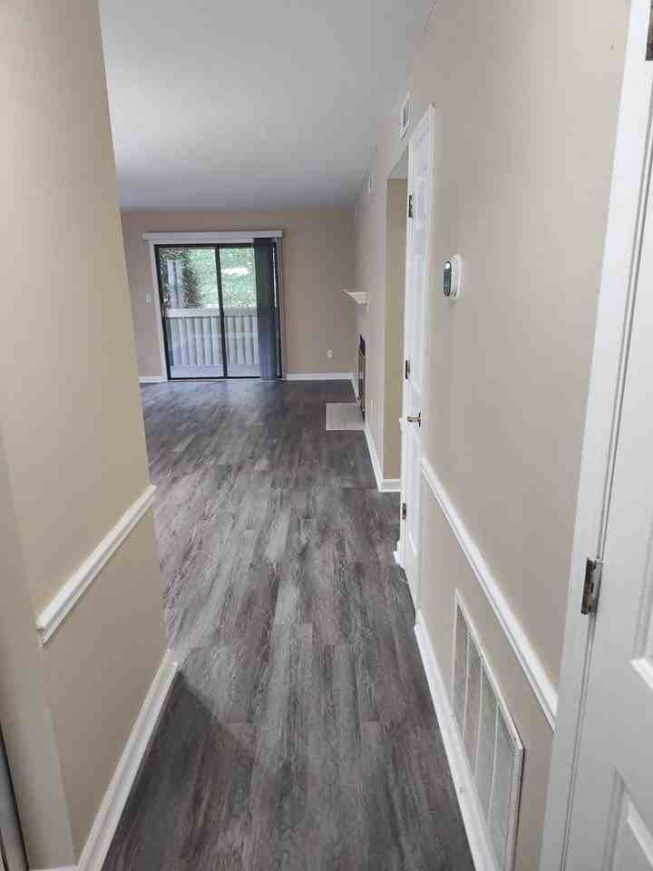 301 Abbey Cir - Photo 4 of 18