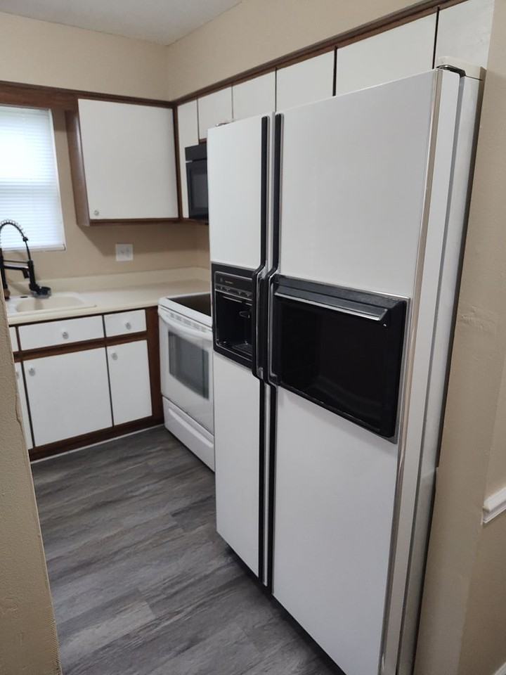 301 Abbey Cir - Photo 7 of 18