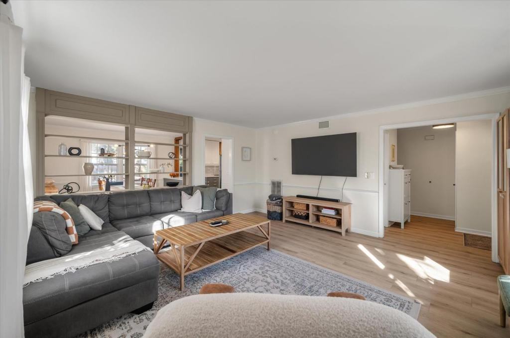 537 Braxton Ave - Photo 7 of 37