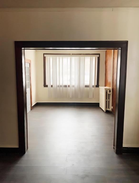 1048 Van Buren St - Photo 3 of 10