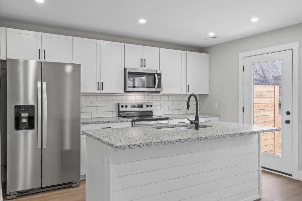 114 Shipman Dr - Photo 6 of 26