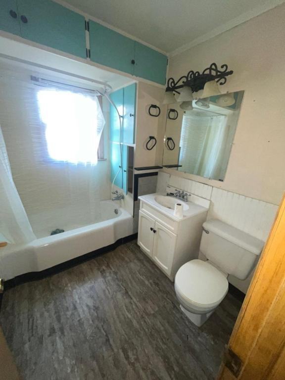 910 N 6th Ave E - Photo 3 of 8