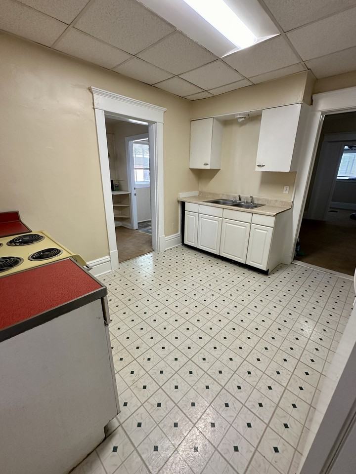 1212 8th St - Photo 6 of 11