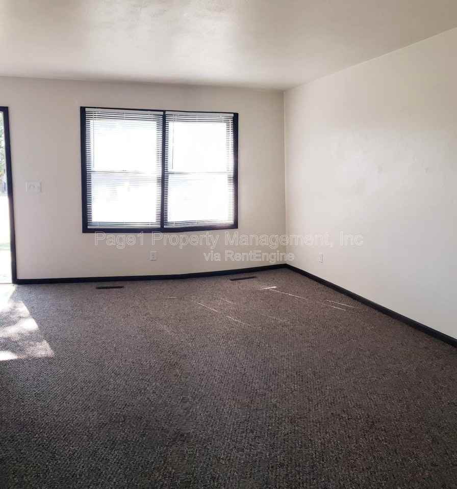 2918 Grinnell Ct #13 - Photo 4 of 8