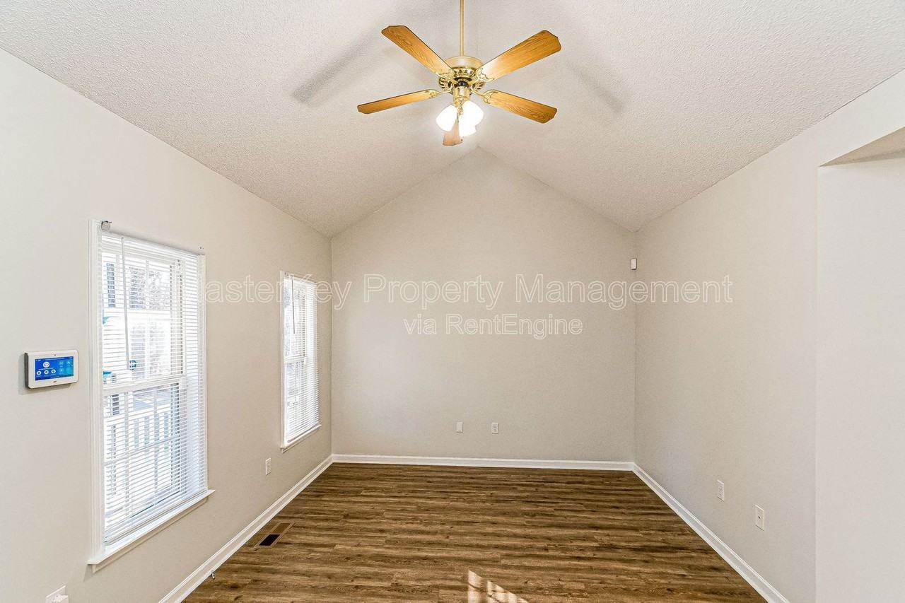 112 Burt St - Photo 5 of 27