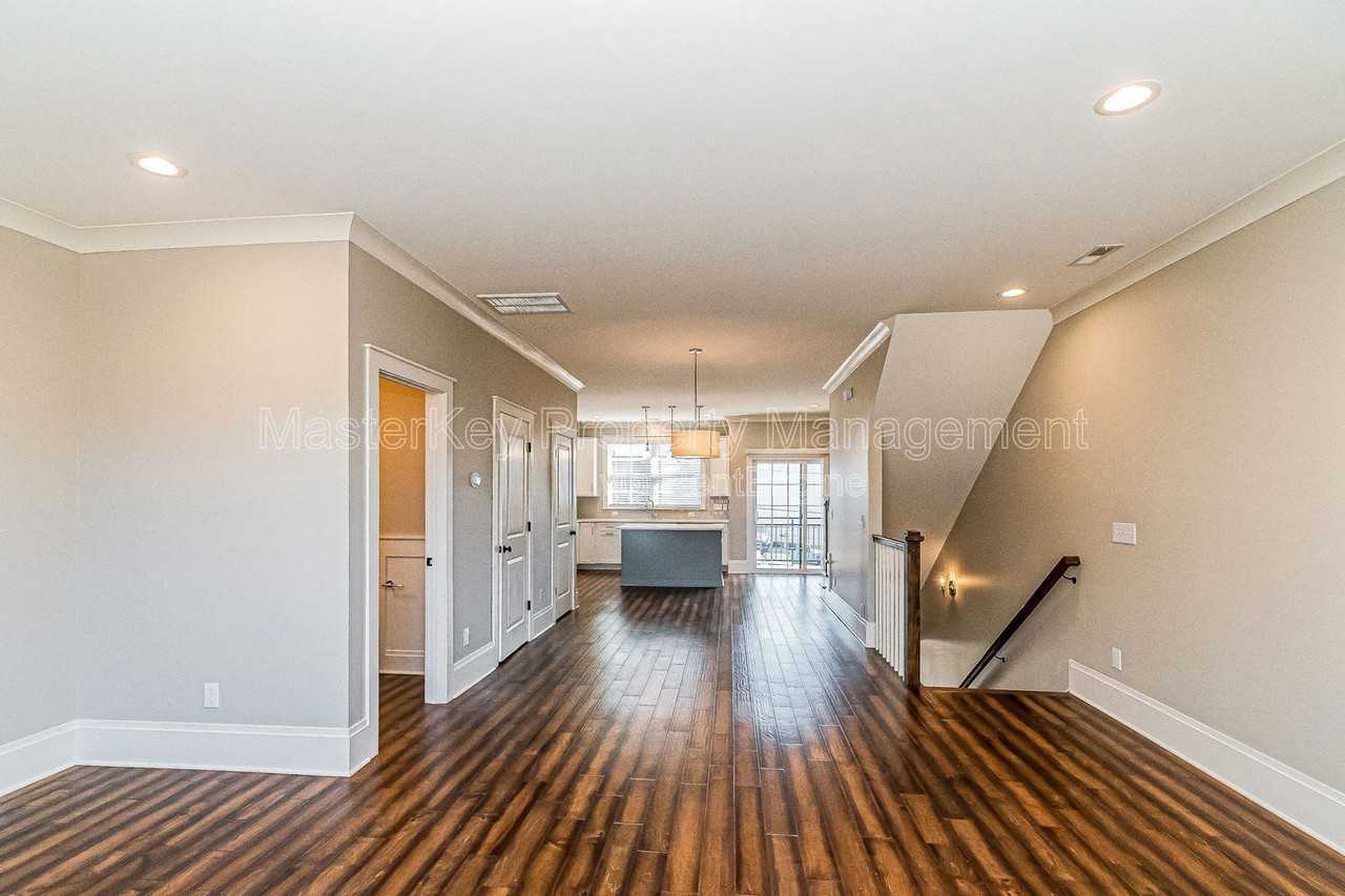 290 Spring Ave - Photo 2 of 30