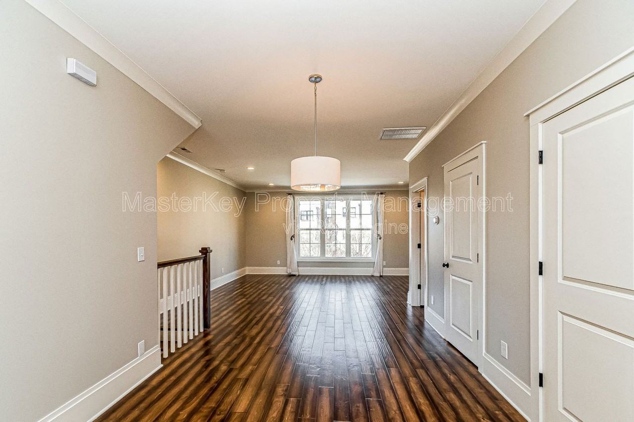 290 Spring Ave - Photo 6 of 30