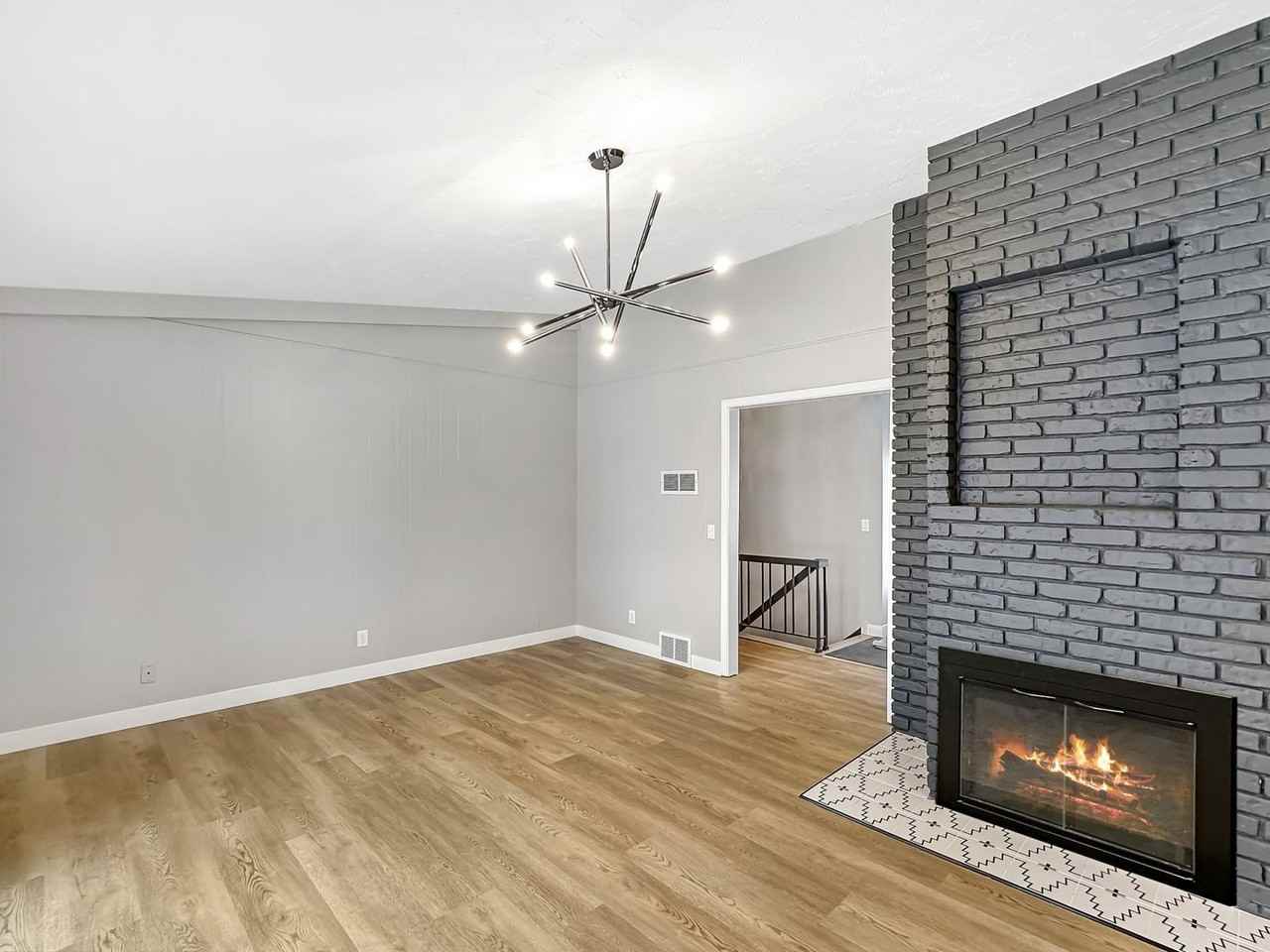 645 Windemere Curv - Photo 3 of 35