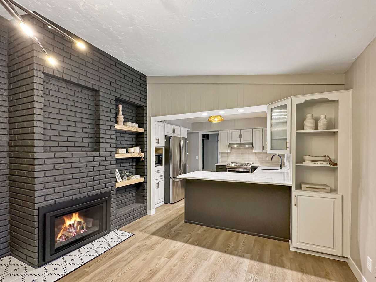 645 Windemere Curv - Photo 4 of 35