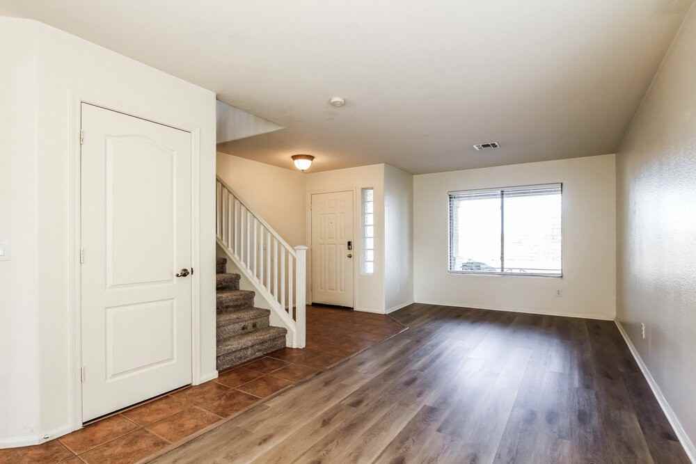 12641 W Colter St - Photo 5 of 17