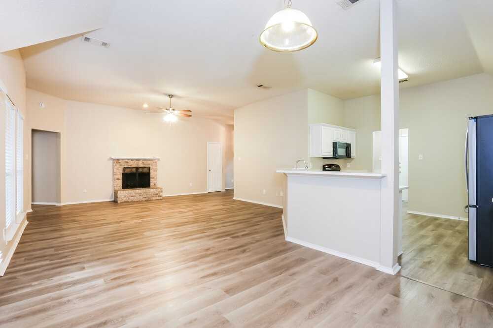 216 Stone Creek Blvd - Photo 3 of 16