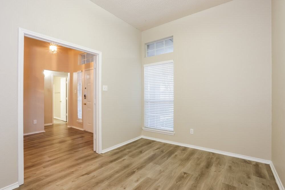 216 Stone Creek Blvd - Photo 5 of 16