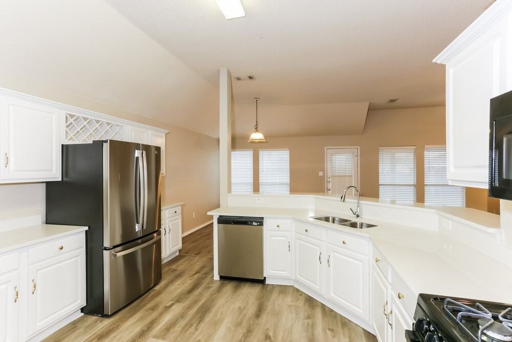 216 Stone Creek Blvd - Photo 7 of 16