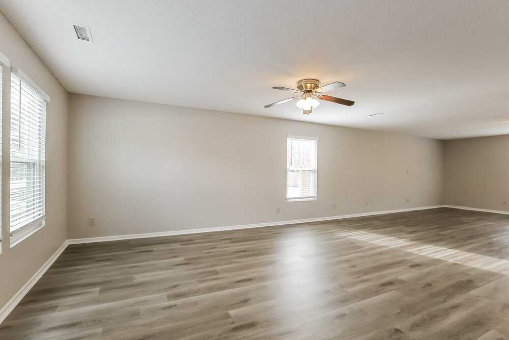 8158 Retreat Ln - Photo 5 of 17