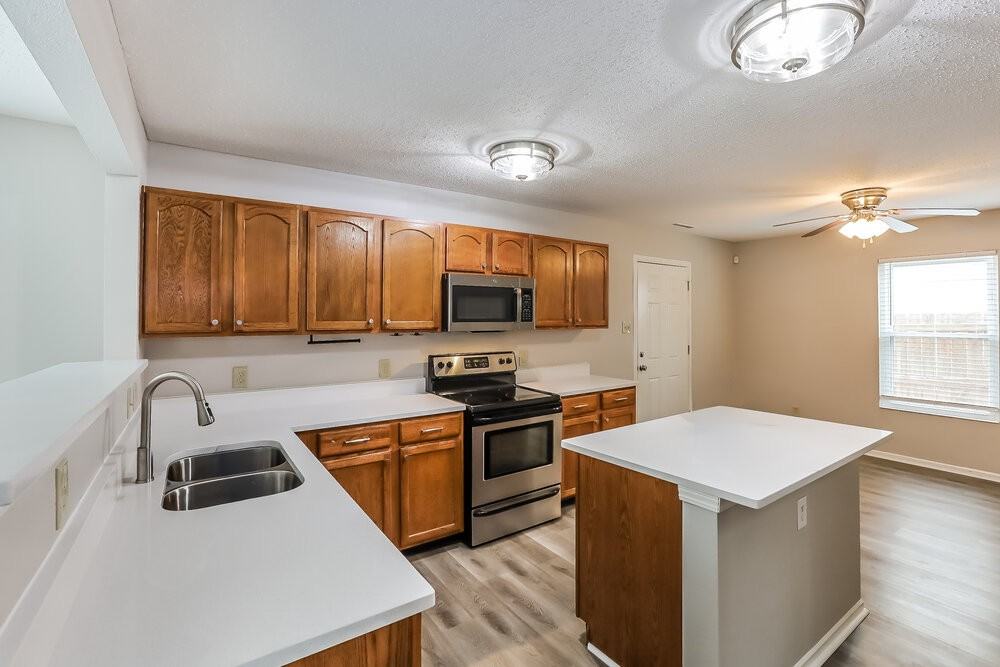 8158 Retreat Ln - Photo 6 of 17