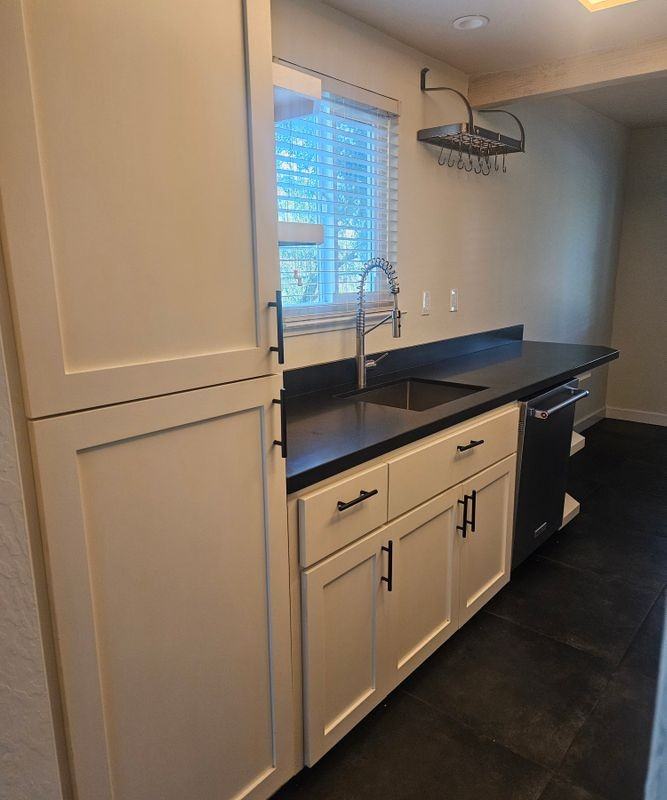 8711 Mountain Blvd ##28 - Photo 2 of 17