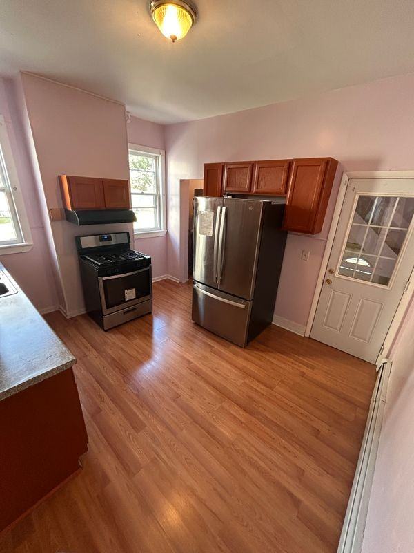 361 Orange St ##1 - Photo 3 of 9