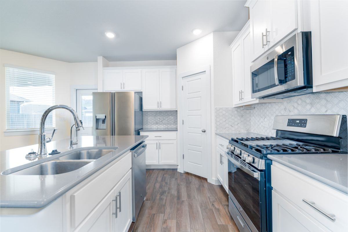 102 Englenook Dr - Photo 4 of 27