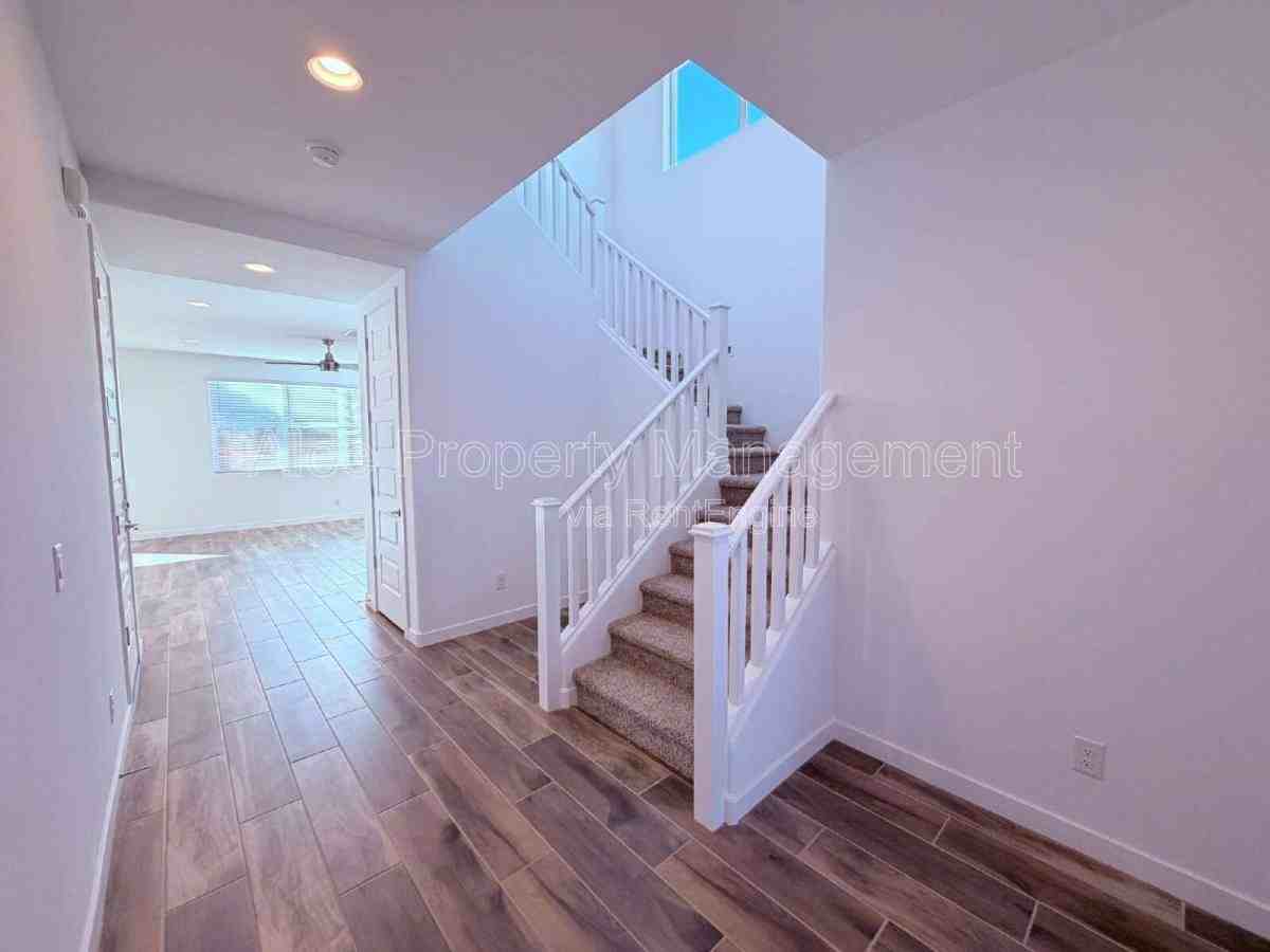 8307 E Peterson Ave - Photo 3 of 10