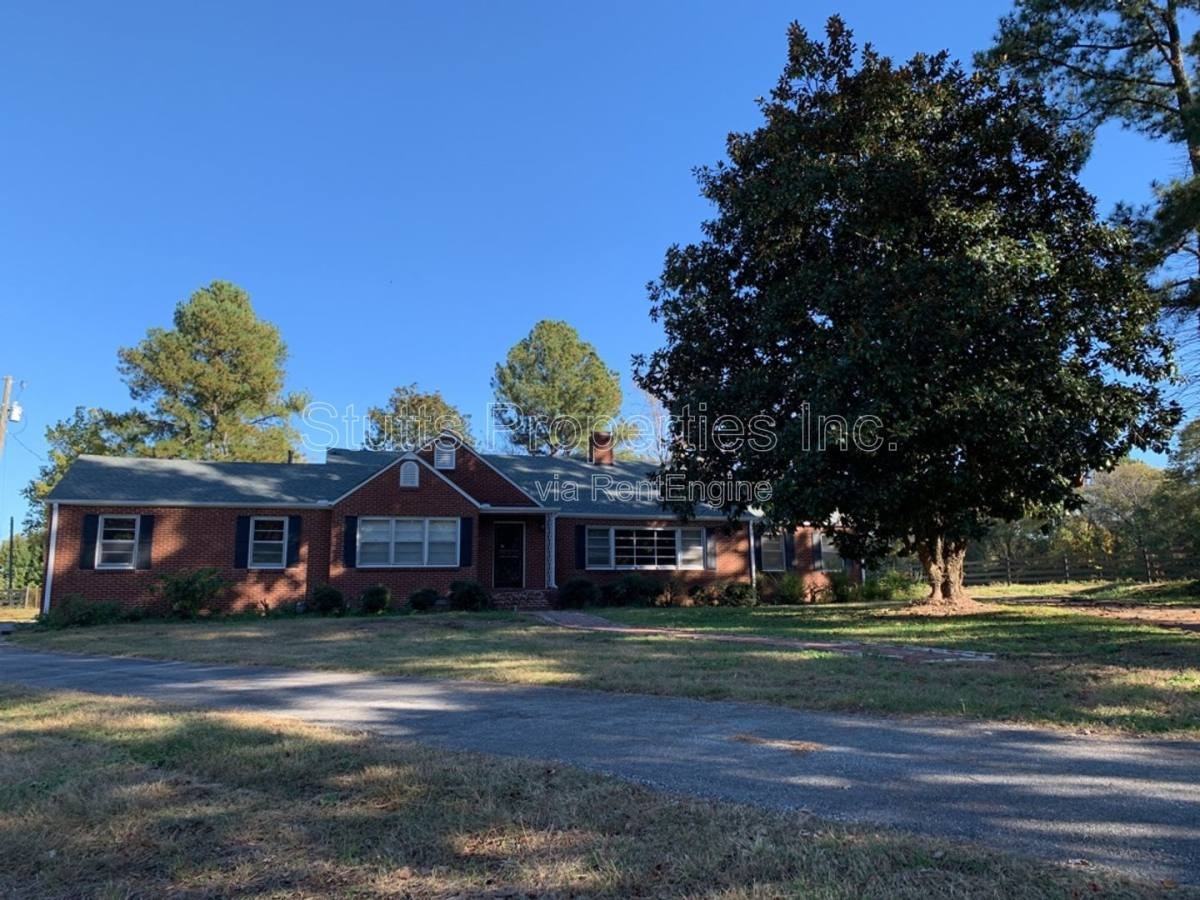 1924 Chisholm Rd - Photo 2 of 10